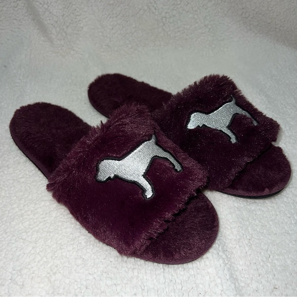 PINK Victoria's Secret Shoes - PINK Victorias Secret fuzzy slippers size small (5/6)